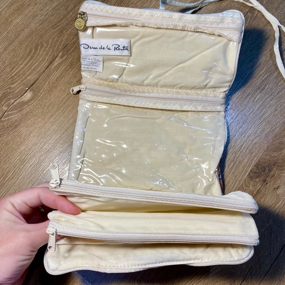 Vintage Oscar De La Renta Floral Tapestry makeup bag - Picture 4 of 6